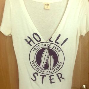 V neck Hollister tee